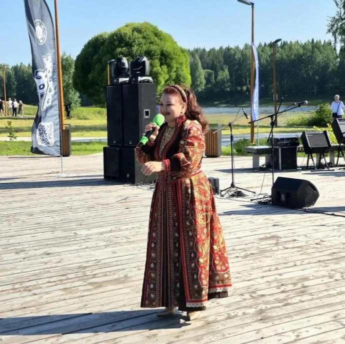 Петр и Марина Суховы наполнили Мирный песнями в честь основания космодрома Плесецк и Дня города